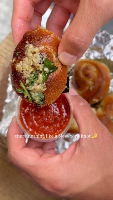 NEW YORK KNOTS ARE SUPREME β€οΈβπ₯ Our fresh knots get baked to a golden brown then sauced in EVOO + garlic. The result? Wellβ¦ take a look for yourself βοΈ Donβt forget the red sauce dunk. π«‘ #MADEINNEWYORK #NYC #Manhattan