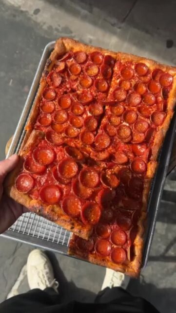 Who doesn’t love a square pie? Crispy edges, bubbly center. Absolute perfection. 🔥
From classic pepperoni to eggplant and everything in between…this is the kinda pizza that hits different. 🍕 

Corners > everything. 😉 

📍 Made In New York Pizza | Manhattan 

#MadeInNewYorkPizza #SquarePieSeason #LongIslandEats #NYStylePizza #CrispyEdges