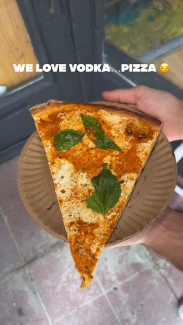 Yeah we love vodka… pizza 😏 Creamy, saucy, cheesy perfection baked on a crispy crust. What more could ya know? 🍕 Peep our full menu at the link in our bio. 👀 

📍 Manhattan, NYC
🚙 Take out + delivery

——
#VodkaPizza #NYCEats #Pizza #Manhattan #NYC