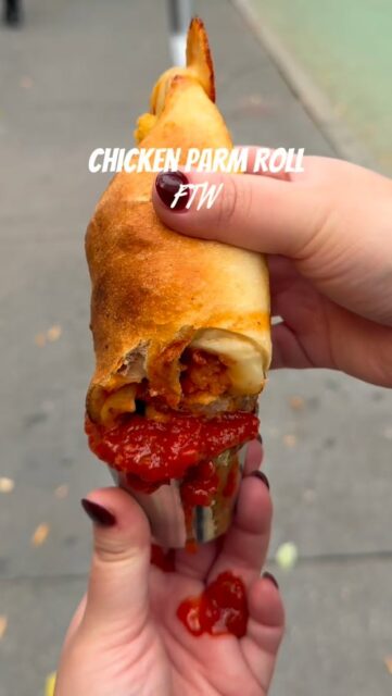 Golden, crispy and baked to perfection. Our Chicken Roll is stuffed with all the good stuff and served with house made marinara for dipping because every great lunch deserves a little extra sauce. ๐ค ๐ฅ ๐
๐ง
๐ 5 LOCATIONS around Manhattan, NYC
๐ Take out + delivery
โโ
#MadeInNewYorkPizza #NYCPizza #Lunch #ChickenRoll