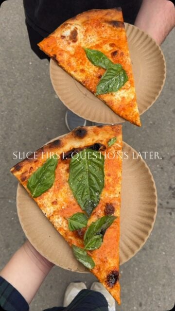 Slice first, questions later. π Around here, thereβs only one decision to make: plain, pepperoni, or another round. Whatβs your MINY go-to? π
π Five locations in West Village, Midtown West, Upper West Side & Broadway
π Take out, delivery or eat it in the shop.
ββ
#MadeInNewYorkPizza #Pizza #NYCFoodie #Manhattan #NewYorkCity